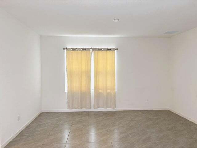 Building Photo - 684 NW Tremont Ave
