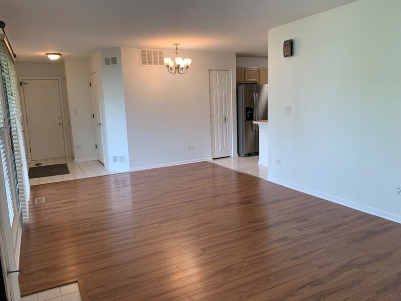 Building Photo - 1098 Camden Ct