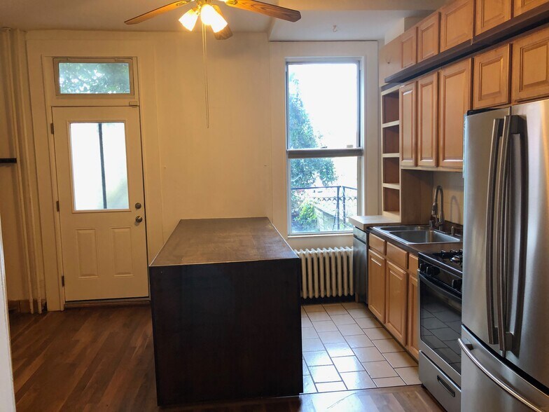 Kitchen - 1212 Linden Pl NE