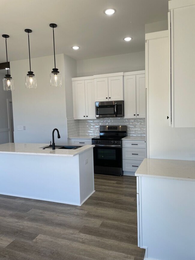 Building Photo - Beautiful Home for Rent – Modern Comforts & Great Features!