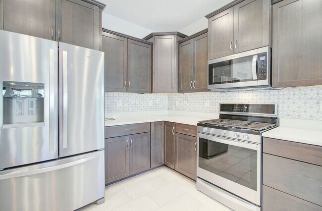 Building Photo - 6570 W Sonoma Way