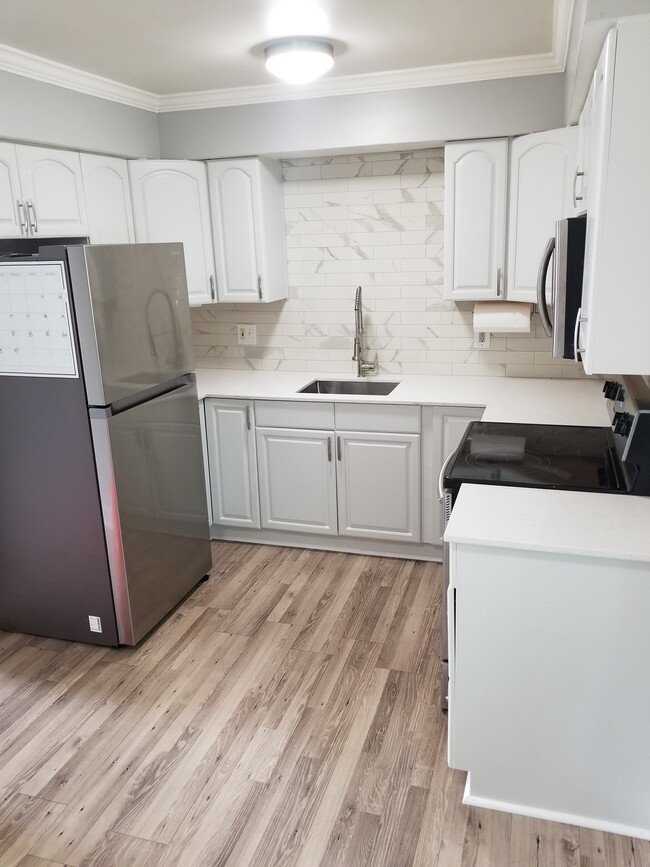 Building Photo - 4030 W 13 Mile Rd