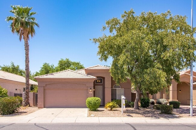Building Photo - 230 S Pineview Pl