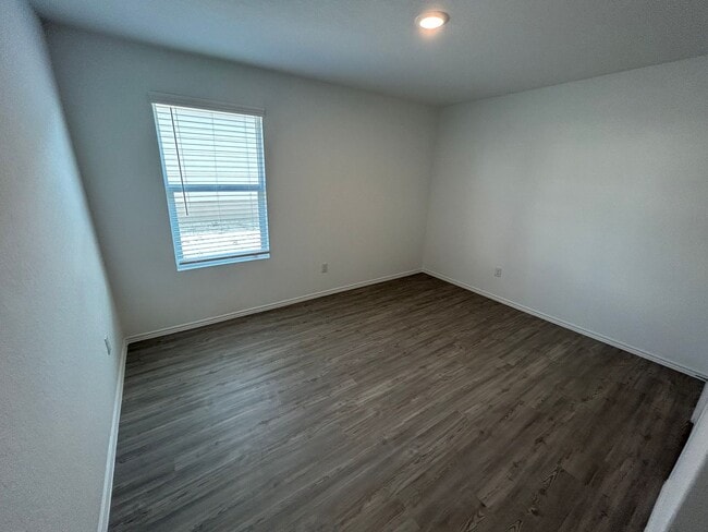 Building Photo - *MOVE IN SPECIAL* Modern 4-Bedroom Living with Community Pool Access!