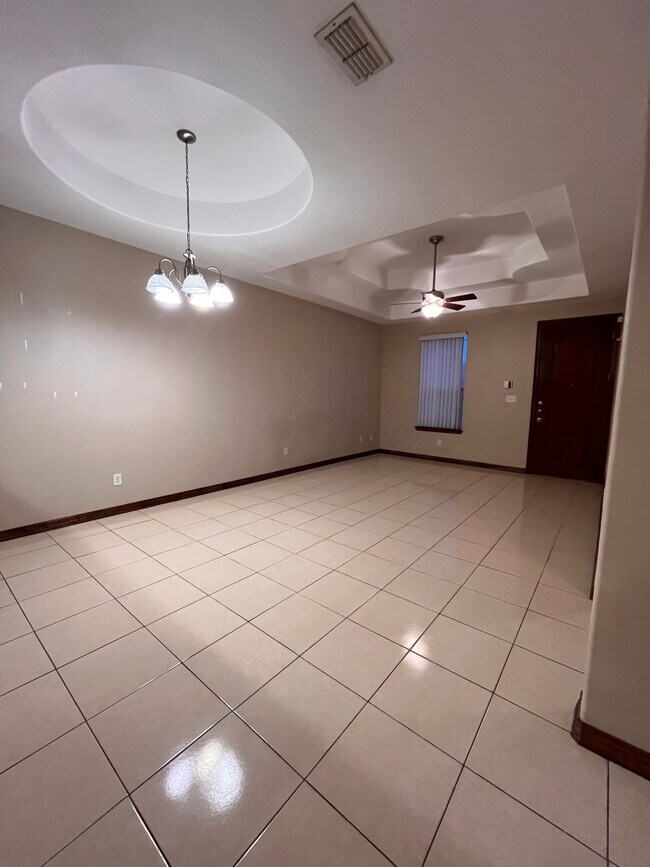 Building Photo - 3043 Scotland Dr