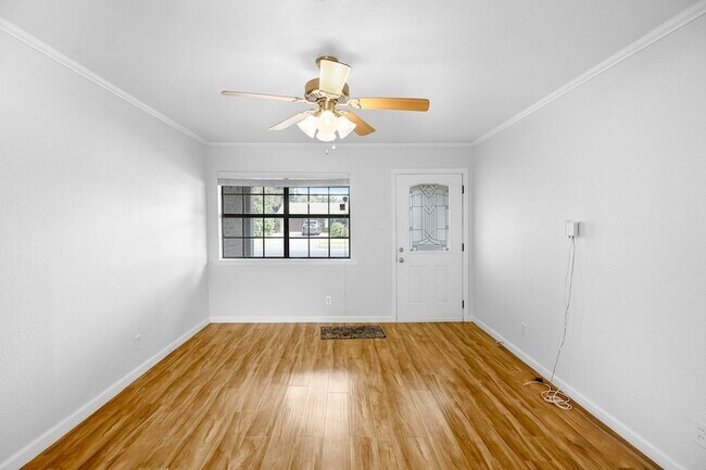 Building Photo - 3052 Cameo Ln
