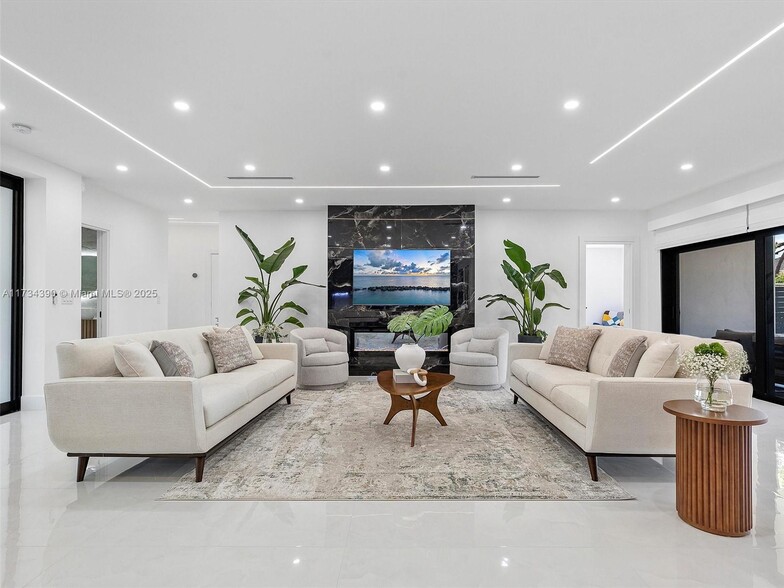 Building Photo - 420 N Shore Dr