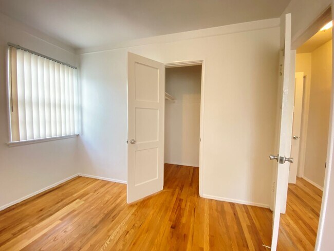 Building Photo - 360 Rennie Ave