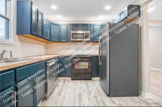 Building Photo - 30 Cedar St