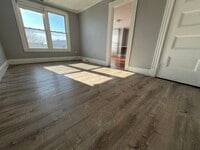 Building Photo - 34 Chestnut St