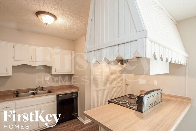Building Photo - 6756 Burlingame Dr