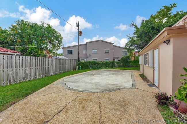 Building Photo - 3761 NW 78th Ln
