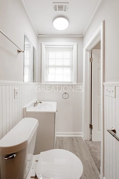 Building Photo - 3242 Southmont Dr