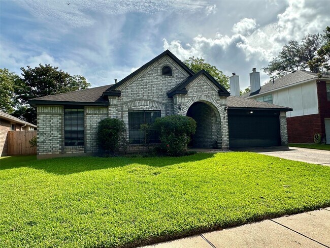 Building Photo - 2406 Old Dixie Dr