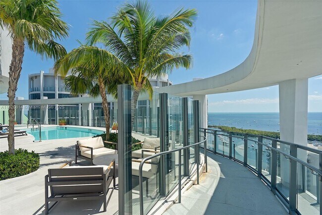 Building Photo - 2831 S Bayshore Dr