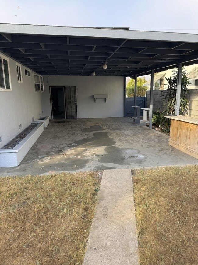 Building Photo - 555 Fig Ave