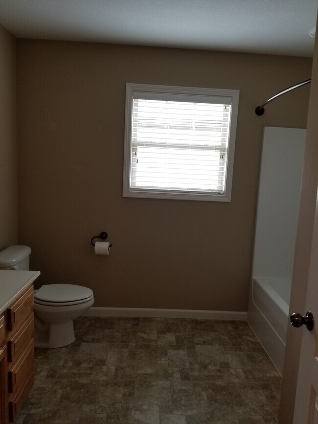 Building Photo - 9816 Thunderbolt Way