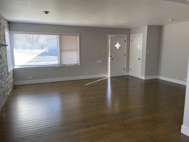 Building Photo - 4240 Gilbert Ave
