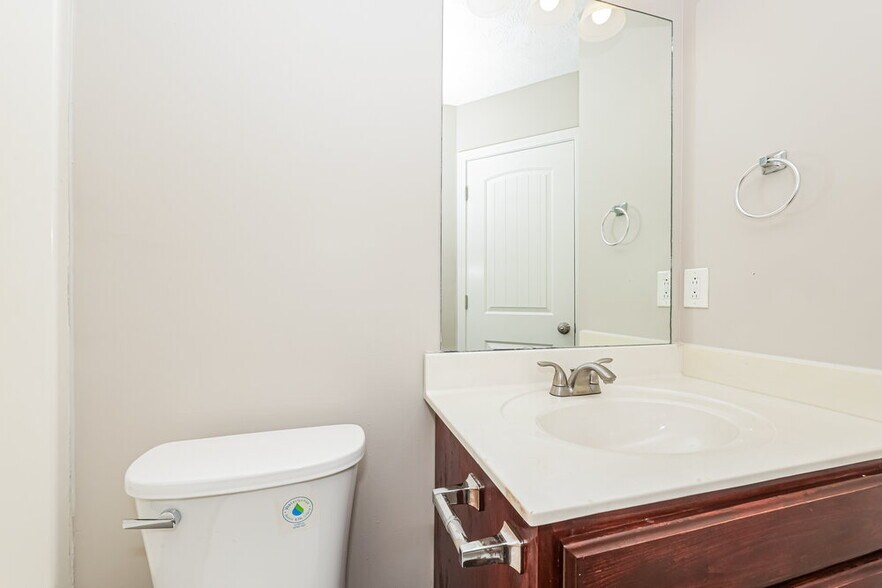 Building Photo - 2943 Hollicom Dr
