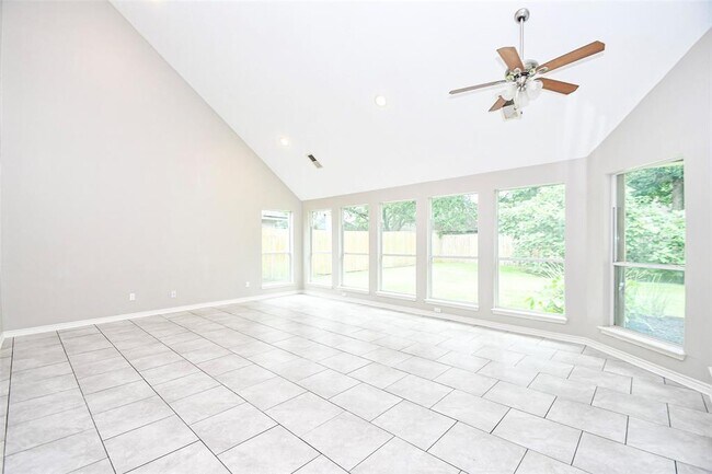 Building Photo - 811 Sugar Plum Cir