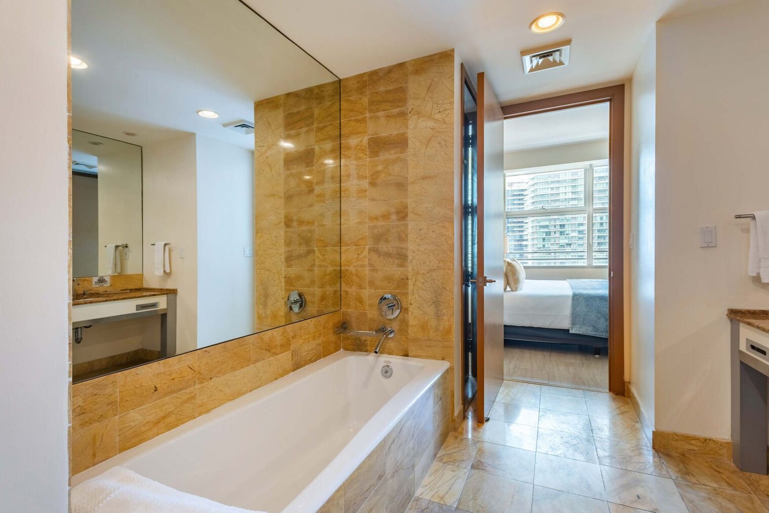 Building Photo - 1395 Brickell Bay Dr