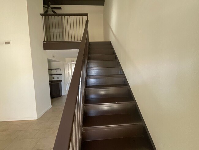 Building Photo - Newly renovated 2Bedroom 2 Bath Condo