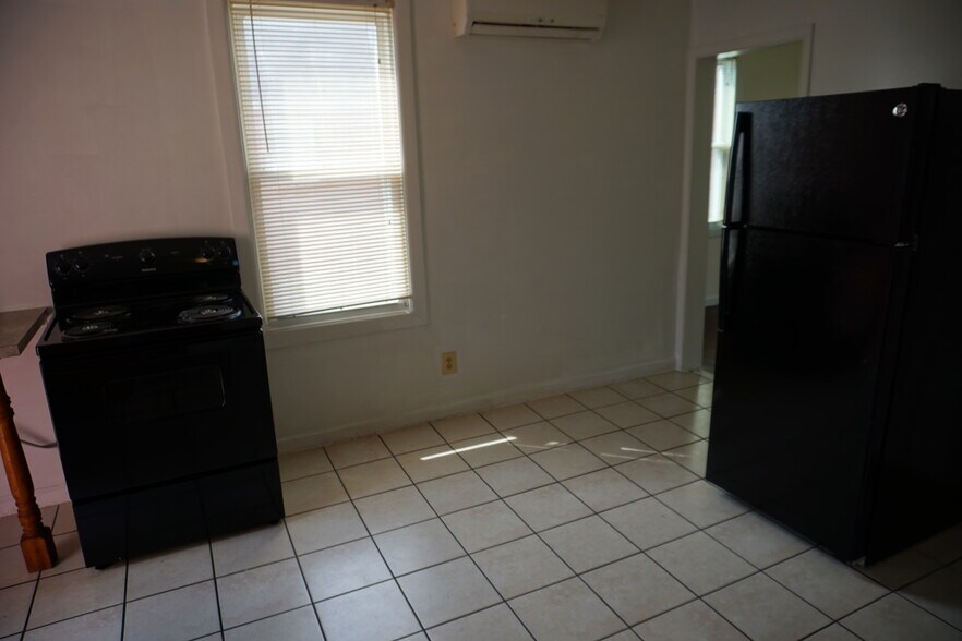 Building Photo - 3031 Hamilton Ave