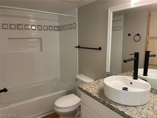 Building Photo - 8101 W Flamingo Rd