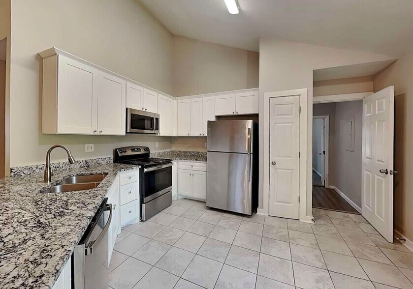 Building Photo - 6716 Timberlane W Dr