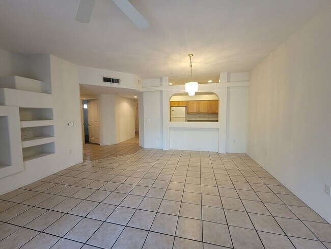 Building Photo - ucarrow107