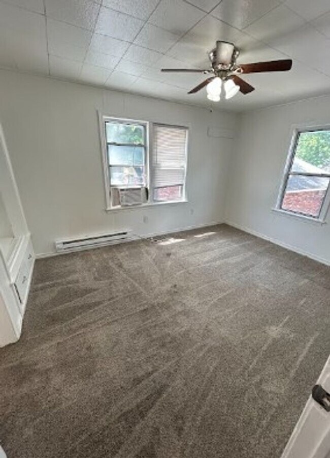 Building Photo - 3804 N Redmond Ave