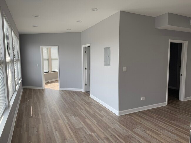 Building Photo - 3310 N Milwaukee Ave