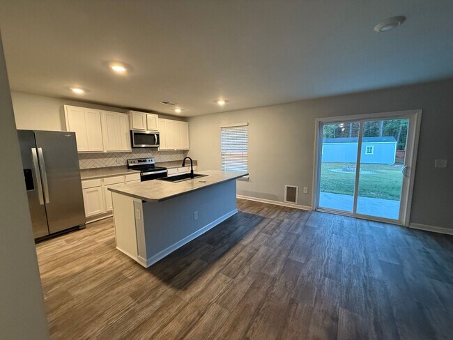 Building Photo - Welcome to a move-in ready haven!!!