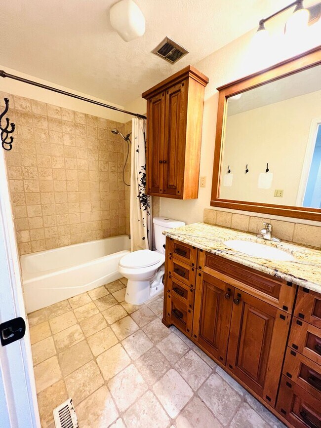 Building Photo - Beautiful 4 Bedroom 3-Bathroom Home