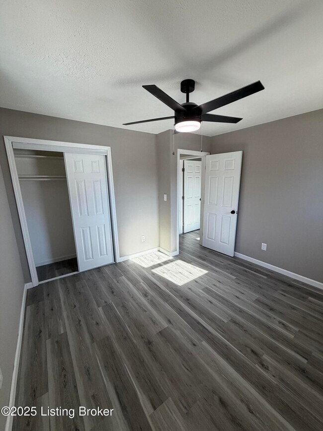 Building Photo - 5414 Bungalow Dr