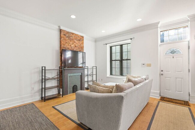 Building Photo - 933 N 30th St