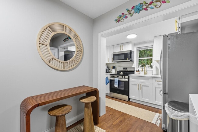 Building Photo - 250 Indale Ave