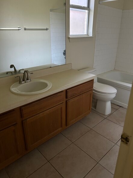 Building Photo - 3505 Northcrest Dr