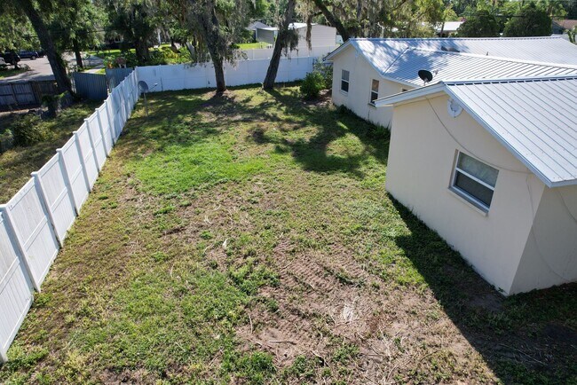 Building Photo - 3 Bedroom - 2 Bath - 2 Car Garage - Fenced Yard
