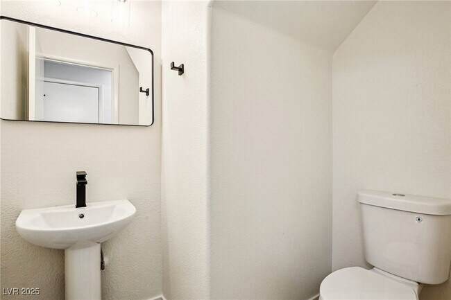 Building Photo - 6027 Riflecrest Ave