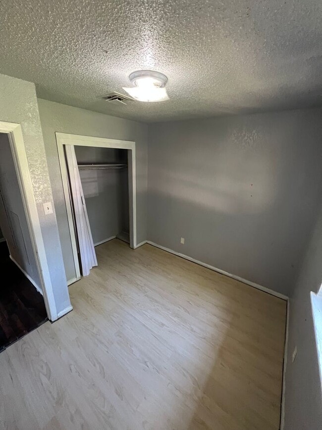 Building Photo - 749 Navaho Trail