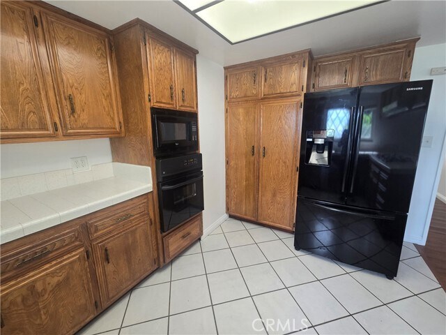 Building Photo - 9388 Valley View St
