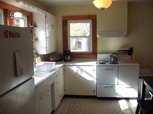 Building Photo - Furnished Two Bedrm, Brick Cottage in Mid-...