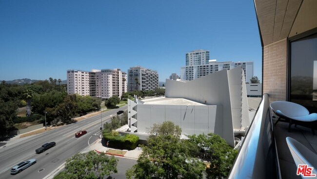 Building Photo - 10430 Wilshire Blvd