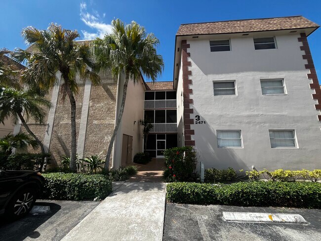 Building Photo - 2471 SW 82nd Ave