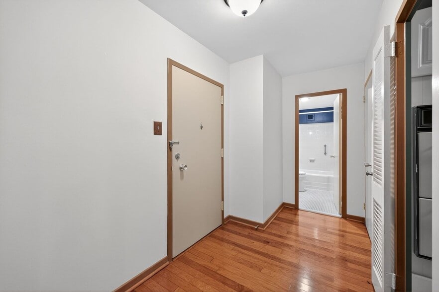 Building Photo - 2324 Madison Rd