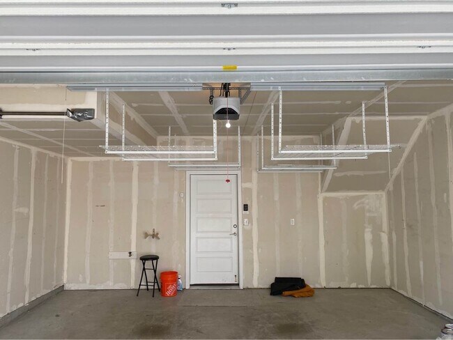 Building Photo - 612 E Hinsdale Ave