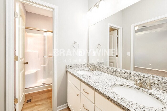 Building Photo - 712 Poplar Cir