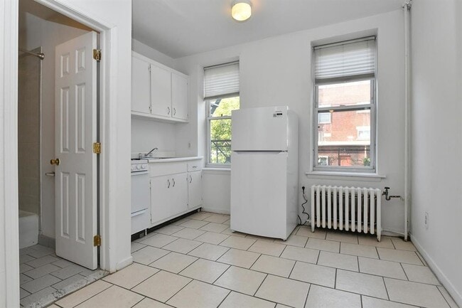 Building Photo - 118 Adams St