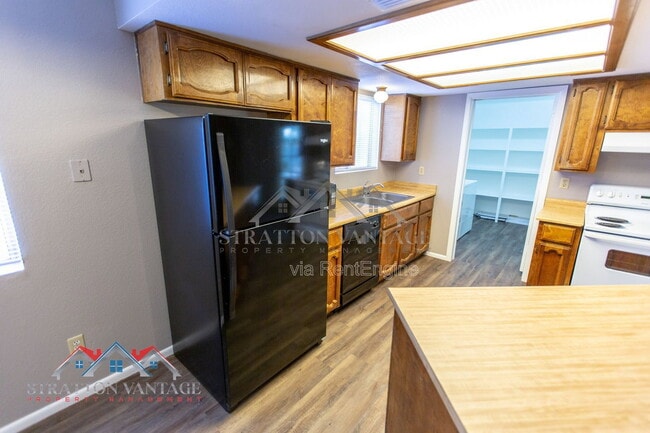 Building Photo - 3749 E Hopi Ave